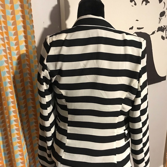 Blazer - Picture 4 of 5